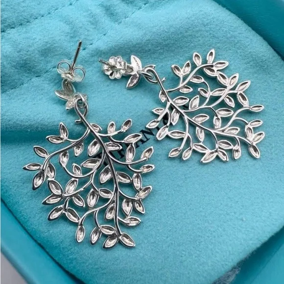 Tiffany & Co. Euc olive leaf dangle earrings (big size) in sterling silver - Picture 6 of 8